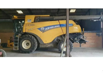 Sklízecí mlátička NEW HOLLAND CR series