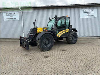 Teleskopický manipulátor NEW HOLLAND