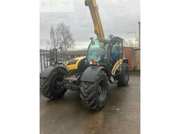 Teleskopický manipulátor NEW HOLLAND