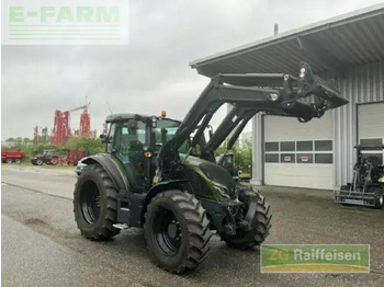 Traktor VALTRA