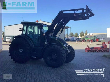 Traktor VALTRA