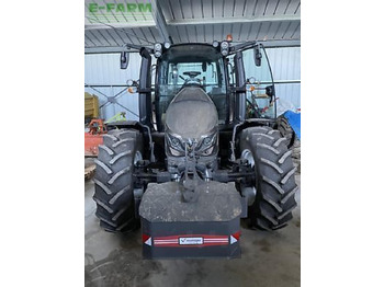 Traktor VALTRA
