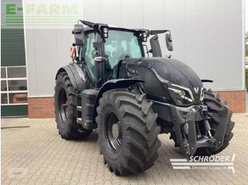 Traktor VALTRA
