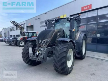 Traktor VALTRA T214
