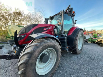 Traktor VALTRA T214