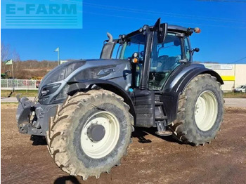 Traktor VALTRA T214