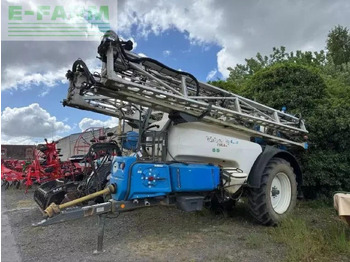 Tažený postřikovač