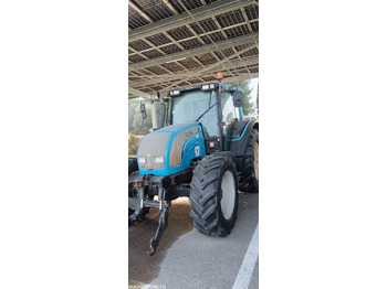 Traktor TRACTEUR VALTRA N101H CH-668EQ + CRIBLEUSE CANICAS T230H T141 6334H AM 2007: obrázek 4 Traktor TRACTEUR VALTRA N101H CH-668EQ + CRIBLEUSE CANICAS T230H T141 6334H AM 2007: obrázek 4