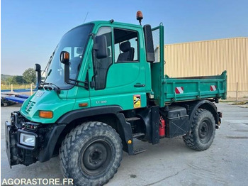 Nákladní auto UNIMOG U300