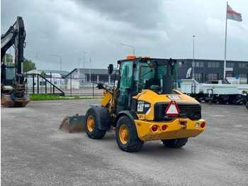 Kolový nakladač CATERPILLAR 906H