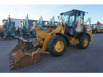 Kolový nakladač CATERPILLAR 906M