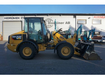 Kolový nakladač CATERPILLAR 906M