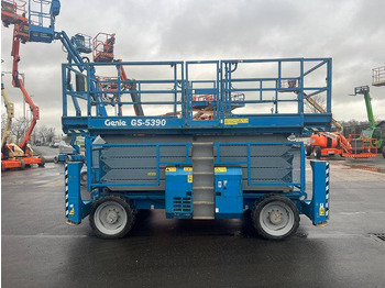 Genie GS5390 RT diesel 4x4 18m (1711) leasing Genie GS5390 RT diesel 4x4 18m (1711): obrázek 2