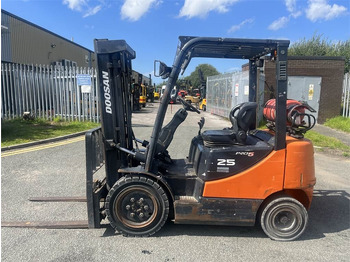 Plynový vysokozdvižný vozík DOOSAN