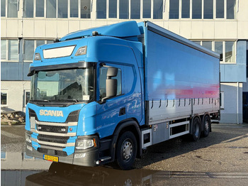 Plachtový nákladní auto SCANIA P 450