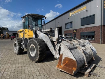Kolový nakladač KOMATSU WA250