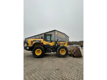 Kolový nakladač KOMATSU WA320