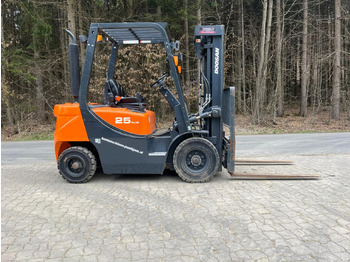 Dieselový vysokozdvižný vozík Doosan D 25 GP: obrázek 2