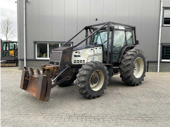 Traktor VALTRA 8000