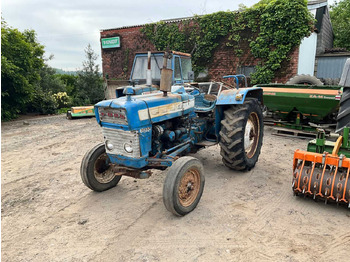 Traktor FORD