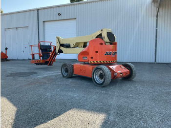 Pracovní plošina JLG E450AJ