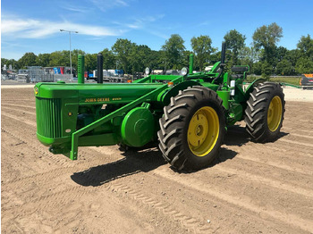 Traktor JOHN DEERE