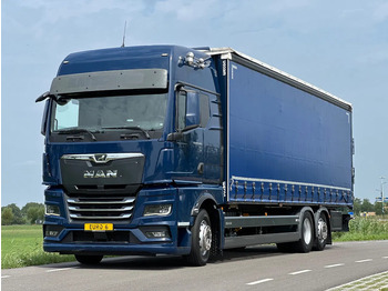 Plachtový nákladní auto MAN TGX 26.400