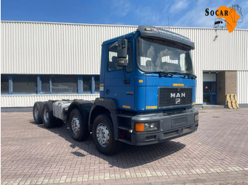 Podvozek s kabinou MAN 32.403