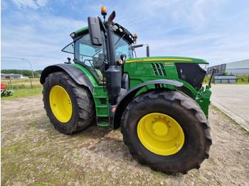 Traktor John Deere 6215R: obrázek 2