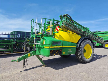 Tažený postřikovač JOHN DEERE
