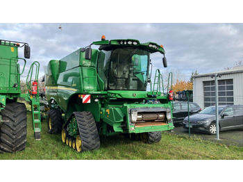 Sklízecí mlátička JOHN DEERE S680