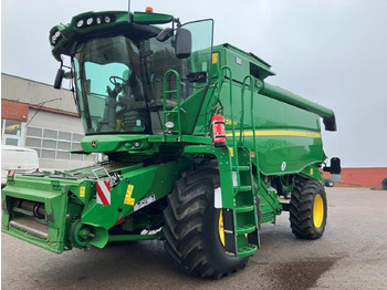 Sklízecí mlátička JOHN DEERE T560
