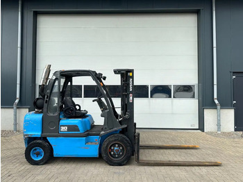 Plynový vysokozdvižný vozík Nissan UGD02A30P0 3 ton Triplex Freelift LPG Heftruck: obrázek 3 Plynový vysokozdvižný vozík Nissan UGD02A30P0 3 ton Triplex Freelift LPG Heftruck: obrázek 3