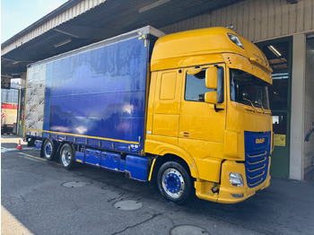 Plachtový nákladní auto DAF XF 530