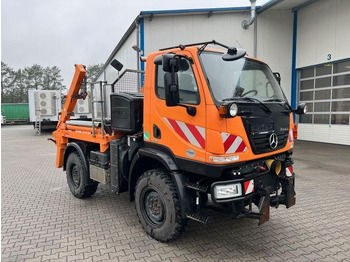 Ramenový nosič kontajnerov UNIMOG U20