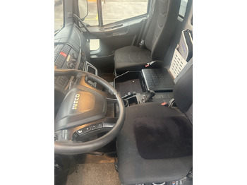Nákladní automobil valníkový/ Plošinový, Auto s hydraulickou rukou IVECO EuroCargo 75-210: obrázek 3