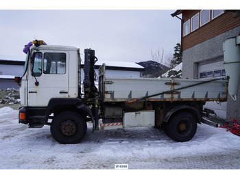 Nákladní automobil valníkový/ Plošinový, Auto s hydraulickou rukou MAN 13.232: obrázek 2