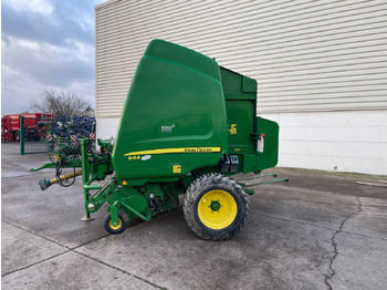 Stroj na sklizeň pícnin JOHN DEERE
