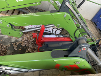 Čelní nakladač pro traktor STOLL