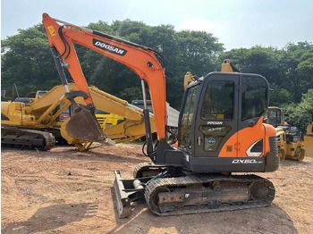 Pásové rýpadlo DOOSAN DX60