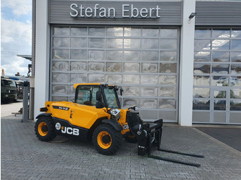 Teleskopický manipulátor JCB