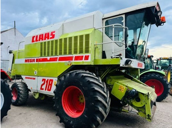 Sklízecí mlátička CLAAS Mega