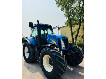 Traktor NEW HOLLAND T8040