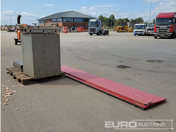 Stavební zařízení Aluminium Dropside Side Panels (2 of), Hiab Outrigger Feet (3 of), Chubb Key Safe: obrázek 3