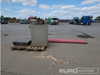 Stavební zařízení Aluminium Dropside Side Panels (2 of), Hiab Outrigger Feet (3 of), Chubb Key Safe: obrázek 2