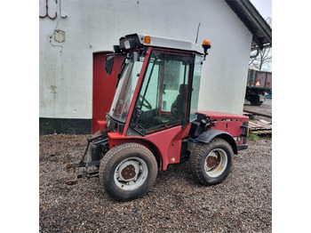 Komunální traktor