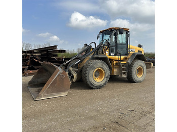 Kolový nakladač JCB 437