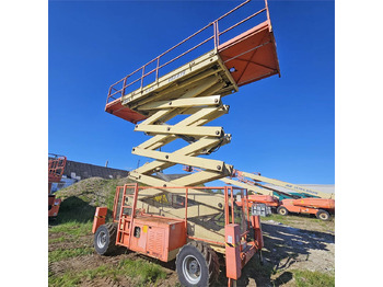 Nůžková plošina JLG