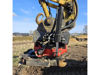 Pásové rýpadlo Komatsu PC210: obrázek 5