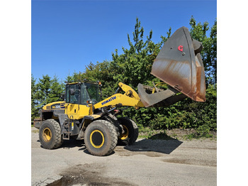 Kolový nakladač KOMATSU WA320-5